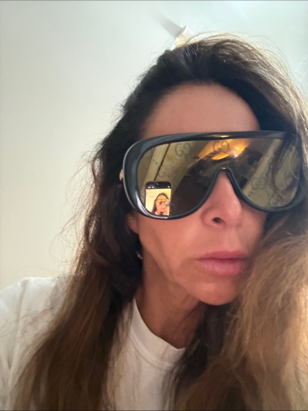 Gucci Black Sunglasses with Gold Logo Accent - Picture 6 of 7